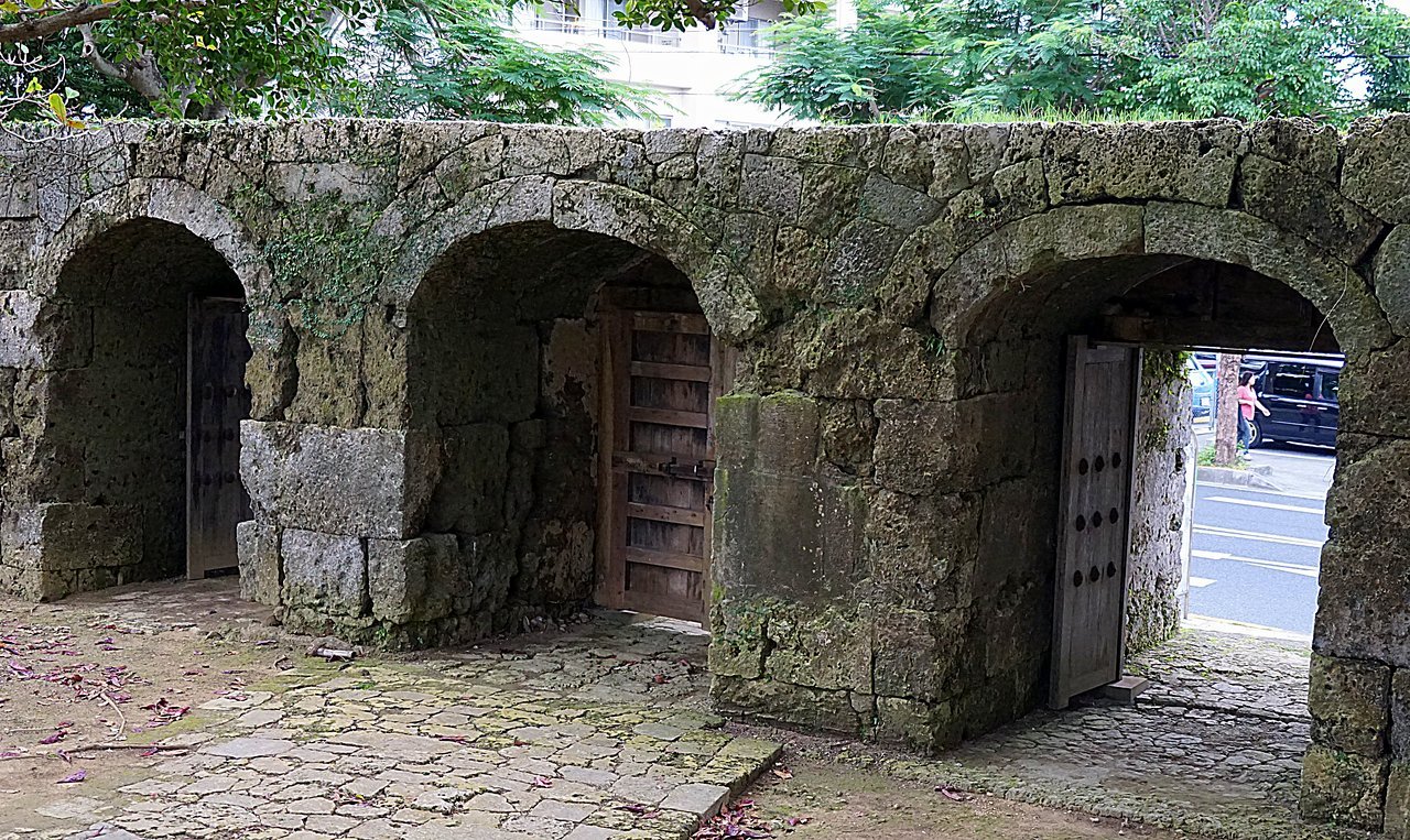 🏛️ 옛 숭원사 첫째 문 및 돌담 (구 소겐지 다이이치몬 오요비 세키쇼) 이미지 6